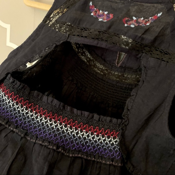 FREE PEOPLE Beaded Embroidered Smocked Top with Open Back Women’s Size XS - Picture 3 of 8